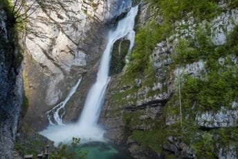 VIDEO: Najpopularniji vodopad Slovenije - posebno lijep u proljeće VIDEO: Najpopularniji vodopad Slovenije - posebno lijep u proljeće
