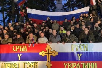 Rojters: Srpski nacionalisti u Crnoj Gori okupljaju se podržavajući Rusiju Rojters: Srpski nacionalisti u Crnoj Gori okupljaju se podržavajući Rusiju