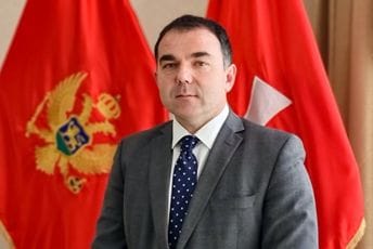 Đurašković se oprostio od Lauševića: Posljednji pozdrav rođenom Cetinjaninu, velikom glumcu, sjajnom umjetniku Đurašković se oprostio od Lauševića: Posljednji pozdrav rođenom Cetinjaninu, velikom glumcu, sjajnom umjetniku