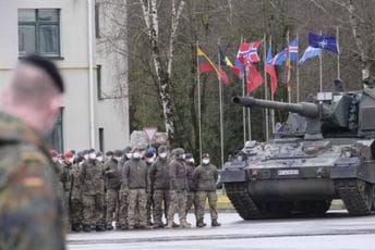 Obradović: Bezbjednost svijeta zavisiće od protivraketnog štita NATO, Rusiju čekaju decenije izolacije Obradović: Bezbjednost svijeta zavisiće od protivraketnog štita NATO, Rusiju čekaju decenije izolacije