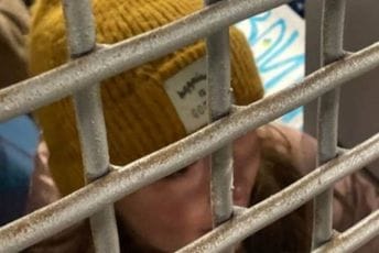 U Moskvi privedena djeca koja su protestovala protiv rata U Moskvi privedena djeca koja su protestovala protiv rata