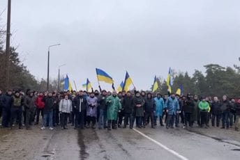 Rusi bi da okupiraju najveću nuklearnu elektranu u Evropi, pogledajte kako ih Ukrajinci sprječavaju (VIDEO) Rusi bi da okupiraju najveću nuklearnu elektranu u Evropi, pogledajte kako ih Ukrajinci sprječavaju (VIDEO)