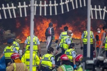 Haos na Novom Zelandu: Antivakseri palili vatru u parlamentu Haos na Novom Zelandu: Antivakseri palili vatru u parlamentu