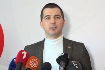 Bečić: U predlogu Abazovića za mandatara sažeto moralno posrnuće Crne Gore