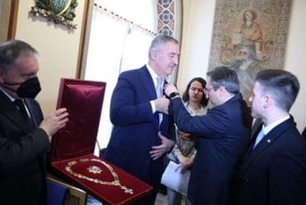 Đukanović odlikovan ordenom Viteza velikog krsta Đukanović odlikovan ordenom Viteza velikog krsta