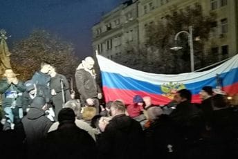 "Rusi i Srbi zauvijek braća": U Beogradu održan skup podrške Rusiji "Rusi i Srbi zauvijek braća": U Beogradu održan skup podrške Rusiji
