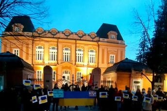 Na Cetinju i večeras održan skup podrške Ukrajini Na Cetinju i večeras održan skup podrške Ukrajini