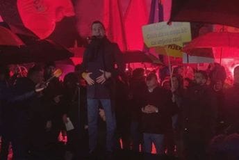 Bečić: Od naroda se ne može pobjeći Bečić na protestu u Baru