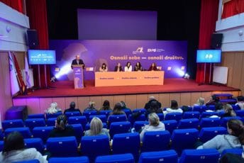 Mihrija Škrijelj izabrana za predsjednicu Alijanse žena DPS Petnjica: Zaslužujemo jednake šanse Mihrija Škrijelj izabrana za predsjednicu Alijanse žena DPS Petnjica: Zaslužujemo jednake šanse