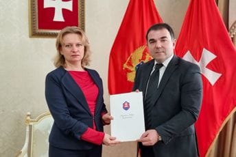 Na Cetinju počela humanitarna akcija „Za prijateljsku Ukrajinu“ Na Cetinju počela humanitarna akcija „Za prijateljsku Ukrajinu“