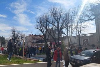 Ako presude budu ciljano na štetu MA, radikalizovaće borbu Sa okupljanja bivših radnika MA ispred Privrednog suda