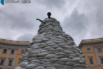 Spomenik guverneru Odese zaštićen od napada vrećama pijeska Spomenik guverneru Odese zaštićen od napada vrećama pijeska
