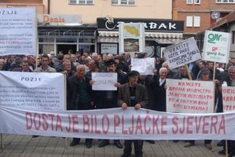 Bivši radnici sa sjevera Milatoviću: Nijeste tužni što ste Zakonom na hiljade bivših radnika sa sjevera diskriminisali Bivši radnici sa sjevera Milatoviću: Nijeste tužni što ste Zakonom na hiljade bivših radnika sa sjevera diskriminisali