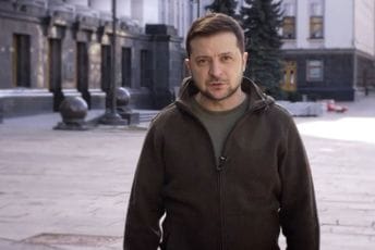 Starija žena u Moskvi kažnjena zbog davanja komplimenta Zelenskom Starija žena u Moskvi kažnjena zbog davanja komplimenta Zelenskom