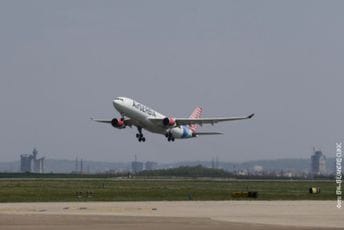 Avion za Moskvu vraćen u Beograd zbog dojave o bombi