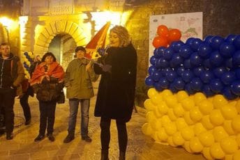 Podrška Ukrajini iz Kotora: Plavo nebo za djecu i žuto sunce za njihove duše Podrška Ukrajini iz Kotora: Plavo nebo za djecu i žuto sunce za njihove duše