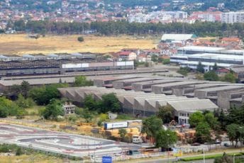 NVU manjinskih akcionara ,,Dakića“ nezadovoljni troškovima koje naplaćuje pravni zastupnik: Advokatu 980 hiljada eura NVU manjinskih akcionara ,,Dakića“ nezadovoljni troškovima koje naplaćuje pravni zastupnik: Advokatu 980 hiljada eura