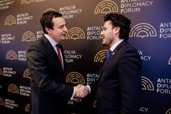 Abazović sa Kurtijem i Osmani: Prošlost ostaviti za sobom, budućnost graditi na univerzalnim vrijednostima Abazović sa Kurtijem i Osmani: Prošlost ostaviti za sobom, budućnost graditi na univerzalnim vrijednostima