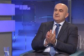 Joković: Oni koji nijesu zaradili cent van politike ne mogu da kritikuje one koji su stvorili ozbiljne kompanije Joković: Oni koji nijesu zaradili cent van politike ne mogu da kritikuje one koji su stvorili ozbiljne kompanije