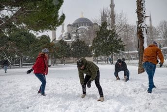 Turska: Grudvanje preraslo u tuču i vatreni obračun, najmanje sedmoro povrijeđenih Turska: Grudvanje preraslo u tuču i vatreni obračun, najmanje sedmoro povrijeđenih