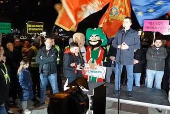 Bečić se obrušio na Abazovića i poslao 'novu ponudu' Bečić se obrušio na Abazovića i poslao 'novu ponudu'