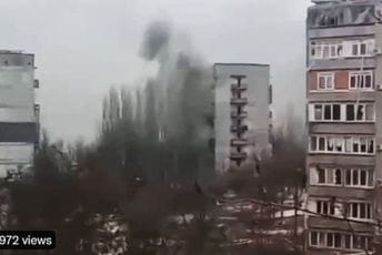 (VIDEO) U Mariupolju Rusi bombardovali solitere (VIDEO) U Mariupolju Rusi bombardovali solitere