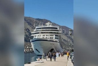 U kotorsku luku uplovio 230 metara dugačak kruzer "Viking Star" U kotorsku luku uplovio 230 metara dugačak kruzer "Viking Star"