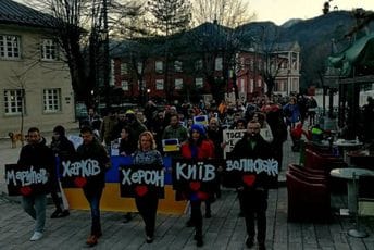 Cetinje ne odustaje: Večeras šetali za najpogođenije ukrajinske gradove Cetinje ne odustaje: Večeras šetali za najpogođenije ukrajinske gradove