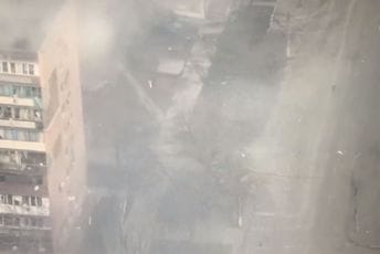 Mariupolj: Ruske trupe iz čista mira zapucale iz tenka na prolaznika (VIDEO) Mariupolj: Ruske trupe iz čista mira zapucale iz tenka na prolaznika (VIDEO)