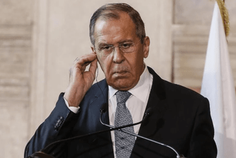 Zašto je avion Sergeja Lavrova naglo promijenio kurs i umjesto u Peking sletio u Moskvu? Zašto je avion Sergeja Lavrova naglo promijenio kurs i umjesto u Peking sletio u Moskvu?