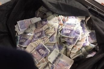 Htjeli da bježe u Crnu Goru sa 800 hiljada funti u koferu Oduzeti novac