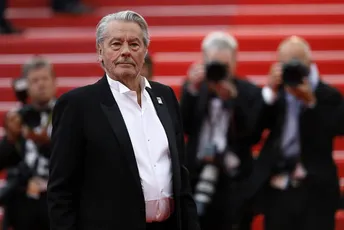 Alen Delon se odlučio za eutanaziju, pratiće ga sin Entoni Alen Delon se odlučio za eutanaziju, pratiće ga sin Entoni
