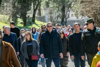 Stotine Podgoričana na Gorici: Pošumljavali, takmičili se i zabavljali (FOTO)