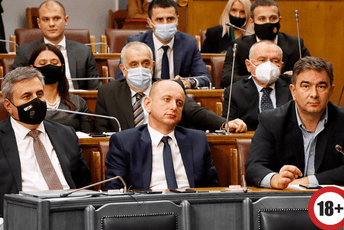 Nepomirljivi u nekoliko tačaka Nepomirljivi u nekoliko tačaka