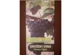 Predstavnici CDPR uručili brošuru Domu zdravlja Kotor: Grožđe i vino - hrana i lijek Predstavnici CDPR uručili brošuru Domu zdravlja Kotor: Grožđe i vino - hrana i lijek