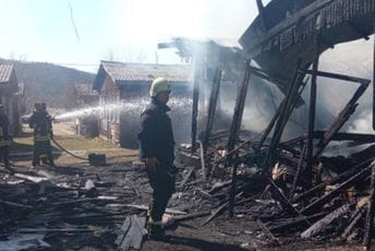 Požar u Nikšiću: Izgorio objekat u kojem je živjela petočlana porodica Požar u Nikšiću: Izgorio objekat u kojem je živjela petočlana porodica