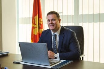 Boljević: Brat Abaz moli brata Rada - patetična sapunica za naivne Boljević: Brat Abaz moli brata Rada - patetična sapunica za naivne