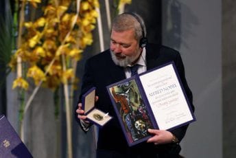 Ruski nobelovac daje medalju na aukciju, novac za pomoć ukrajinskim izbeglicama Ruski nobelovac daje medalju na aukciju, novac za pomoć ukrajinskim izbeglicama