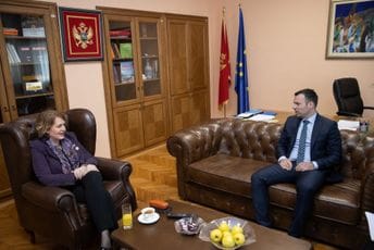 Bošnjak: Sportiste nakon karijere integrisati u društvo, ne dozvoliti da završe kao socijalni slučajevi Bošnjak: Sportiste nakon karijere integrisati u društvo, ne dozvoliti da završe kao socijalni slučajevi