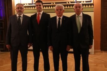 Đukanovićevi savjetnici u Sarajevu na smotri kojom se obilježava 30 godina nezavisnosti BiH Đukanovićevi savjetnici u Sarajevu na smotri kojom se obilježava 30 godina nezavisnosti BiH