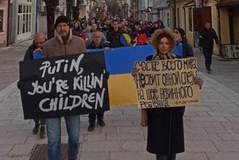 Cetinje i večeras za Ukrajinu: "Sreća cijelog svijeta nije vrijedna jedne suze na obrazu nevinog đeteta" Cetinje i večeras za Ukrajinu: "Sreća cijelog svijeta nije vrijedna jedne suze na obrazu nevinog đeteta"