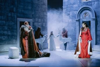 Novosadsko pozorište Vladimira i Kosaru predstavlja kao 'srpskog Romea i Juliju', suprotstavljaju se i novijoj istoriji