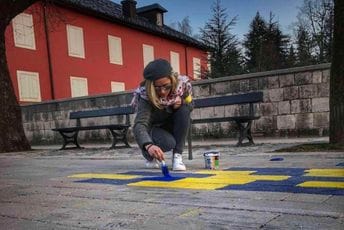 Cetinje ne odustaje: Večeras šetali za razoreni Mariupolj - to je nova Gernika! Cetinje ne odustaje: Večeras šetali za razoreni Mariupolj - to je nova Gernika!