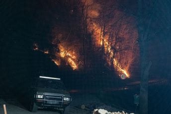 Kod Kolašina i dalje kritično, tokom večeri vjetar pričinjavao dodatne probleme Kod Kolašina i dalje kritično, tokom večeri vjetar pričinjavao dodatne probleme