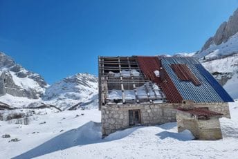 Planinarski dom na Durmitoru u fazi raspada, Nacionalni parkovi nijesu preduzeli ništa Planinarski dom na Durmitoru u fazi raspada, Nacionalni parkovi nijesu preduzeli ništa