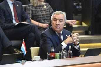 Imali smo klerikalnu i antievropsku Vladu, vjerujem da će nova biti mnogo više usmjerena ka evropskim vrijednostima Imali smo klerikalnu i antievropsku Vladu, vjerujem da će nova biti mnogo više usmjerena ka evropskim vrijednostima