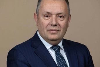 Lunjić Barjaktariju: Odgovorite zbog čega se raspao OO URA i zbog čega svakog dana učlanjujemo vaše bivše simpatizere Lunjić Barjaktariju: Odgovorite zbog čega se raspao OO URA i zbog čega svakog dana učlanjujemo vaše bivše simpatizere