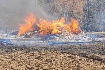 Pljevlja: Palili njivu, pa zapalili vikendicu Pljevlja: Palili njivu, pa zapalili vikendicu