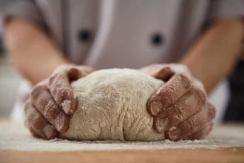 Austrija: Hljeb poskupljuje 20 odsto, nedostaju radnici iz Ukrajine za žetvu