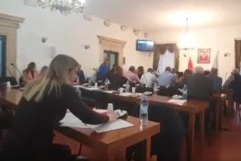 Bivša odbornica DPS-a Ljutić glasala i za dvojicu kolega? Bivša odbornica DPS-a Ljutić glasala i za dvojicu kolega?